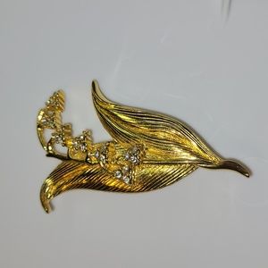 Monet brooch